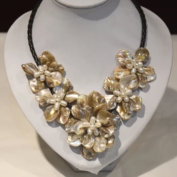 Biela Usadenina barokový Shell perleť shell ručné kvetina náhrdelník s tkané kožené reťazca
