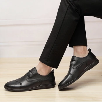 Pánske mokasíny 2020 bežné ploché sapatos pre hot muž Mens deportivas priedušná hombre topánky letné predaj kožené príčinné para obuvi