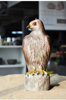 Realistický hawk umelé návnady desí ďaleko vtákov strašiak záhradné dekorácie figúrka