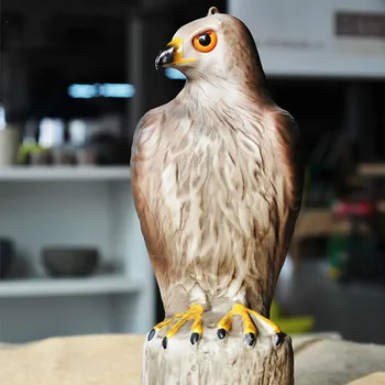 Realistický hawk umelé návnady desí ďaleko vtákov strašiak záhradné dekorácie figúrka